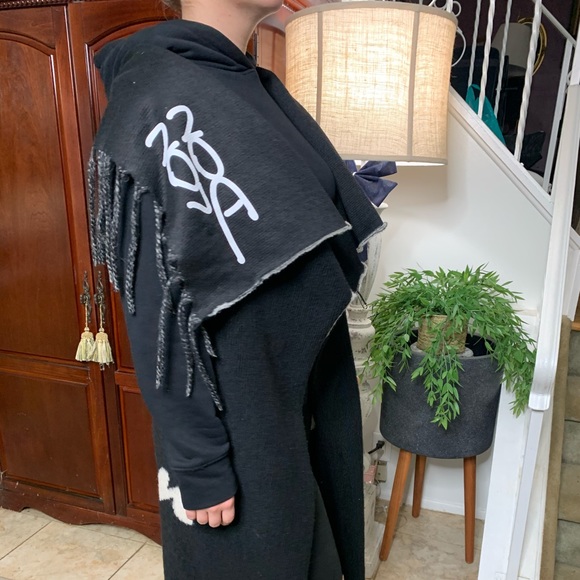 Street style Shawl - Picture 5 of 5